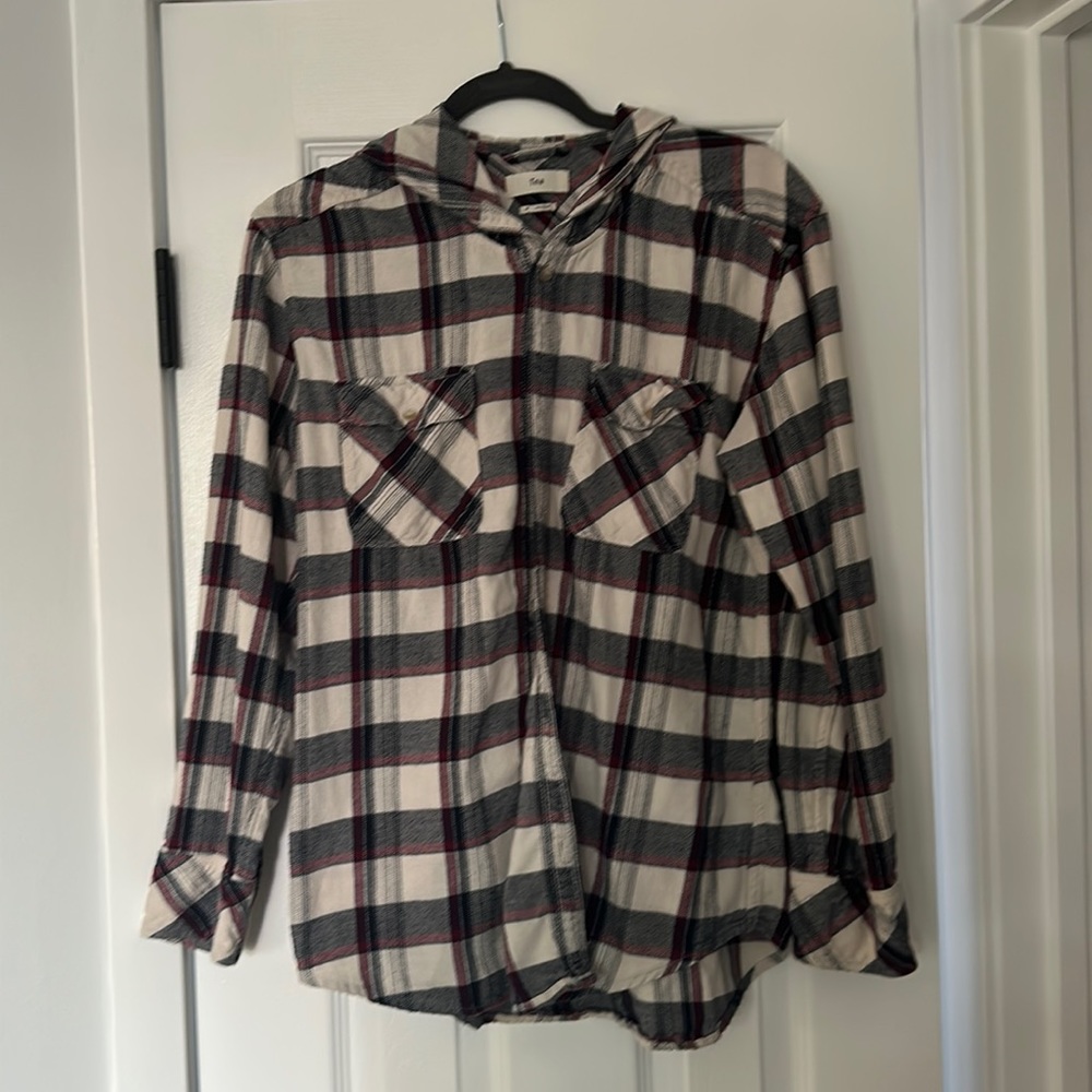 I don’t wear it anymore. It is a Medium and is the brand Tna. It’s a loose fit.